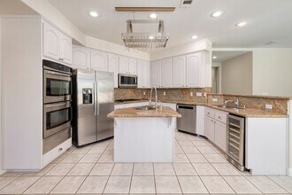1624 Desert Fort St in Las Vegas, NV - Building Photo - Building Photo