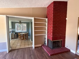 125 Kingswood Ave in Vacaville, CA - Building Photo