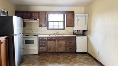 1356 S Post Oak Rd in Sulphur, LA - Building Photo - Building Photo