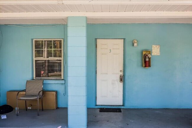 10464 106th Ave N-Unit -3 in Largo, FL - Foto de edificio - Building Photo