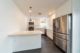 11613 Haynes St in North Hollywood, CA - Building Photo - Building Photo