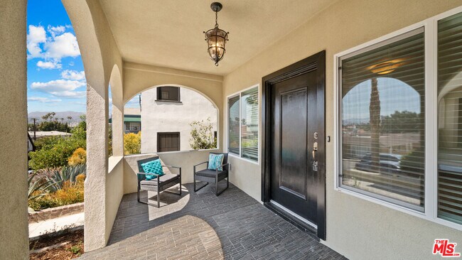 850 Serrano Pl in Los Angeles, CA - Building Photo - Building Photo