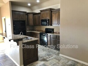 1721 Sharon Dr in Guthrie, OK - Building Photo - Building Photo