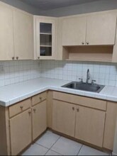 13700 SW 62nd St, Unit Kendall Heights 200 in Miami, FL - Building Photo - Building Photo