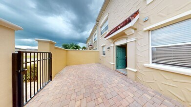 2298 Bella Vista Dr in Davenport, FL - Building Photo - Building Photo