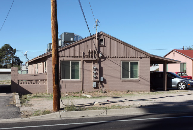 801-825 N Swan Rd in Tucson, AZ - Building Photo - Building Photo