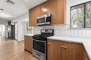 7800 Turquoise Trail in Austin, TX - Building Photo