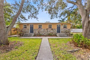 5614 27th Ave S in Gulfport, FL - Building Photo