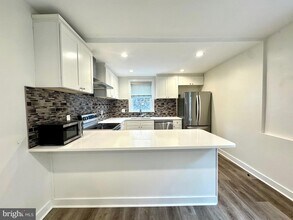 2226 Fairmount Ave, Unit 2 in Philadelphia, PA - Building Photo - Building Photo