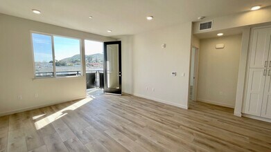 2475 Victoria Ave in San Luis Obispo, CA - Foto de edificio - Building Photo