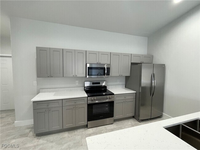 1108 Andalusia Blvd in Cape Coral, FL - Building Photo - Building Photo