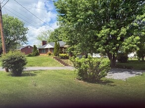 604 Ridgeview Dr in Johnson City, TN - Building Photo - Building Photo