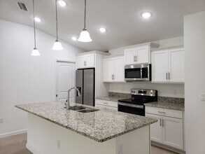 124 Spoonbill Ct in Poinciana, FL - Building Photo - Building Photo