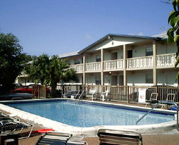 Parkcrest in Oakland Park, FL - Building Photo