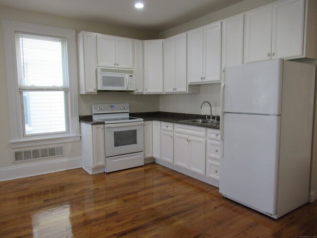 49 Center St in Bridgeport, CT - Building Photo - Building Photo