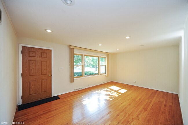 1414 Pfingsten Rd in Glenview, IL - Building Photo - Building Photo