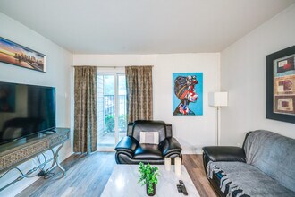 6900 Skillman St in Dallas, TX - Building Photo - Building Photo