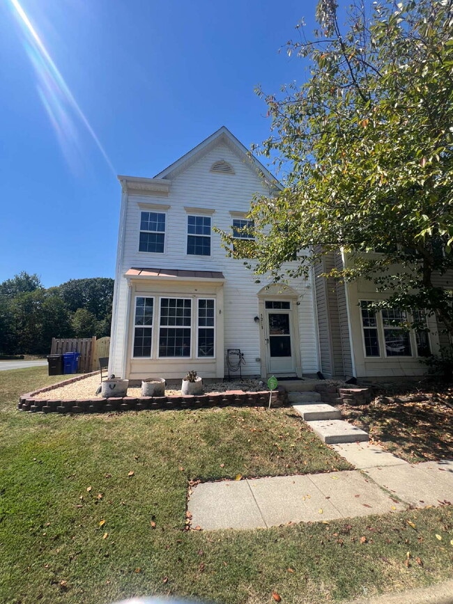 property at 5218 Drakes Ct