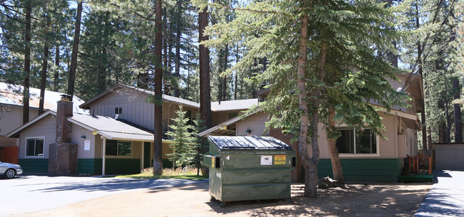 3356 Treehaven Dr in South Lake Tahoe, CA - Foto de edificio - Building Photo