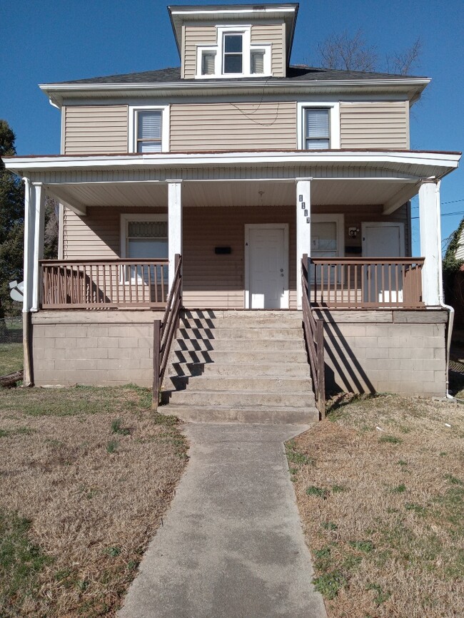 1117 Rugby Blvd NW, Unit B in Roanoke, VA - Foto de edificio - Building Photo