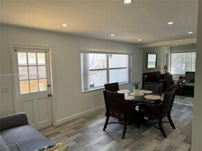 2247 Jackson St in Hollywood, FL - Building Photo - Building Photo