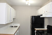 Booth Apartments in Saskatoon, SK - Building Photo - Building Photo