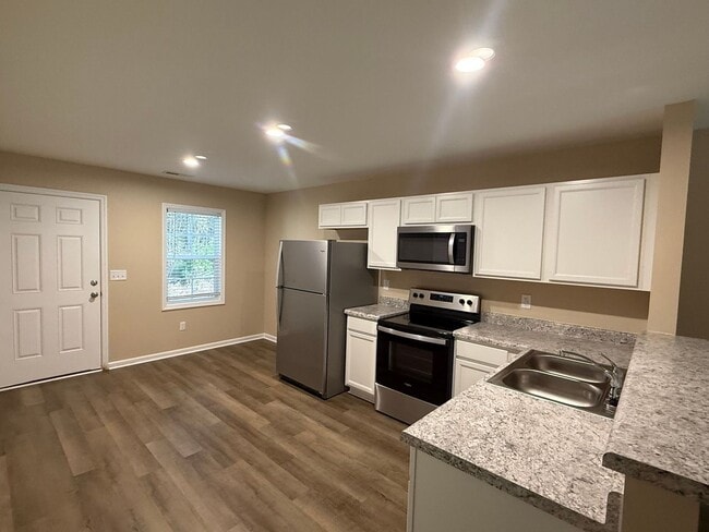 201 Fire Tower Rd in Richlands, NC - Building Photo - Building Photo