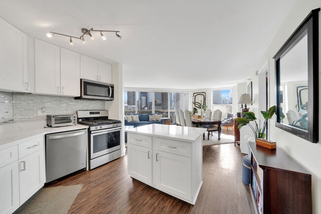 545 N Dearborn St in Chicago, IL - Building Photo - Building Photo