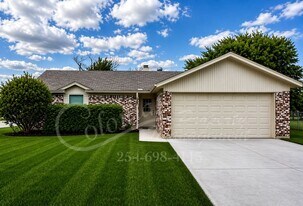 2127 Hidden Hill Dr in Killeen, TX - Building Photo