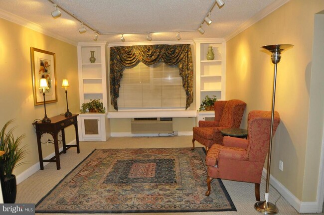 property at 1612 W Abingdon Dr