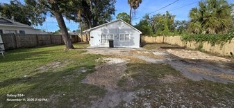 5202 16th St E in Bradenton, FL - Building Photo