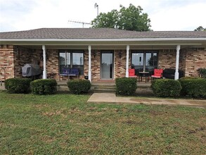 11047 State Hwy 121 in Trenton, TX - Building Photo - Building Photo