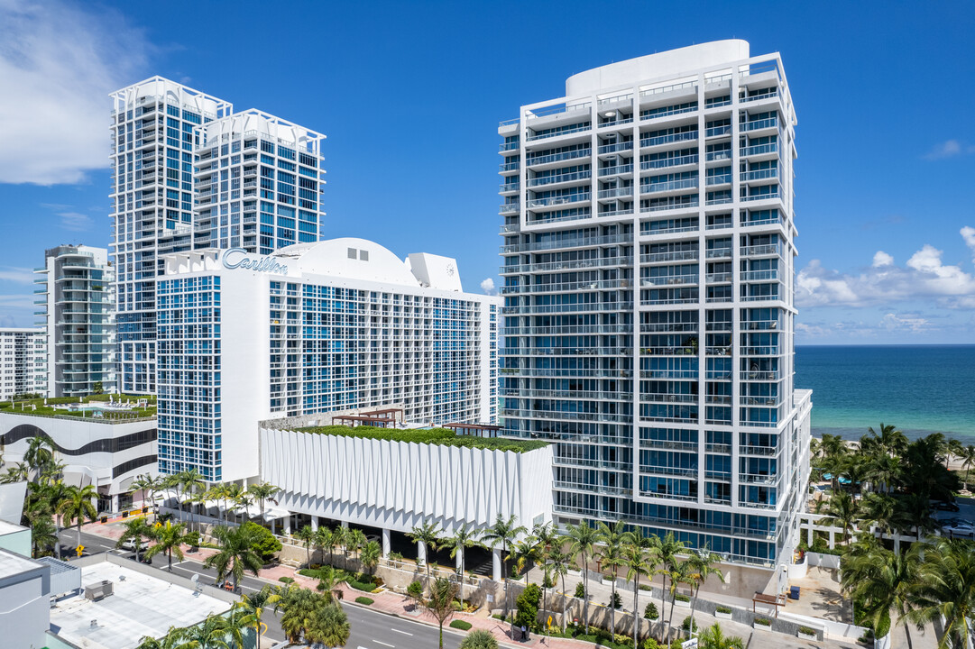 Carillon South in Miami Beach, FL - Building Photo