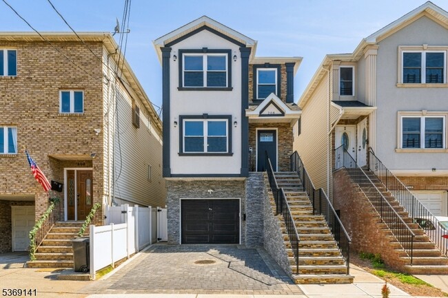 208 Atlantic St in Elizabeth, NJ - Building Photo - Building Photo