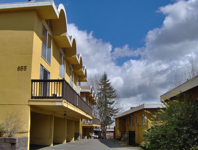 property at 851 SW Broadway Dr