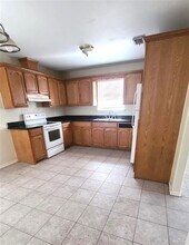 1413 Nassau St, Unit D in Edinburg, TX - Building Photo - Building Photo