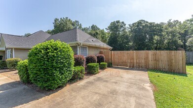 251 Owens Rd in Fort Mitchell, AL - Building Photo - Building Photo