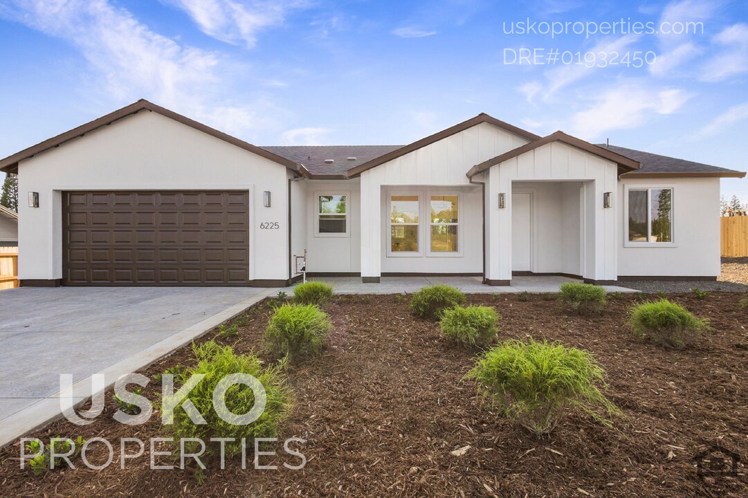 6225 Melody Ln-Unit -1 in Paradise, CA - Foto de edificio