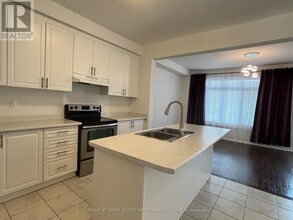 74 Beechborough Cres in East Gwillimbury, ON - Building Photo - Building Photo