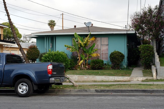 411 E Hazel St in Inglewood, CA - Foto de edificio - Building Photo