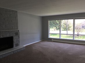 565 E Chadwick Dr in Muskegon, MI - Foto de edificio - Building Photo