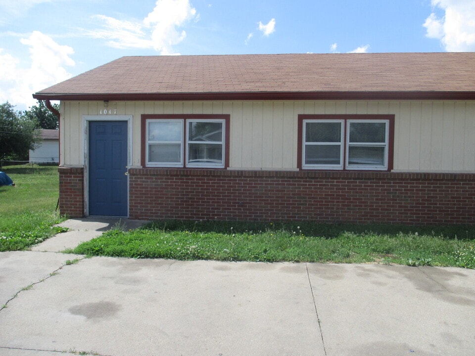 1017 W 14th St in Junction City, KS - Building Photo