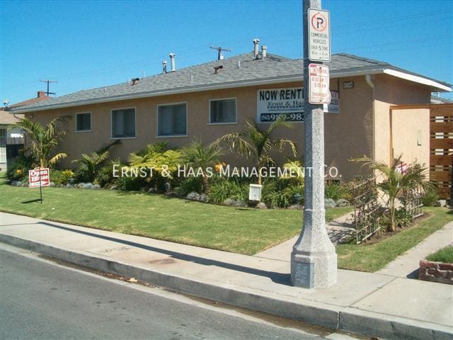 property at 4552 N Lakewood Blvd