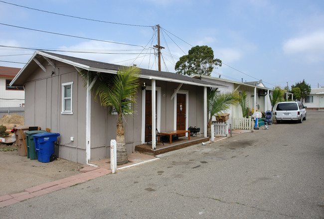 81-89 W Ramona St in Ventura, CA - Foto de edificio - Building Photo