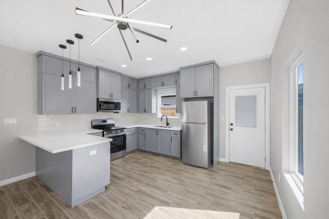 11407 N 24th Ln in McAllen, TX - Foto de edificio