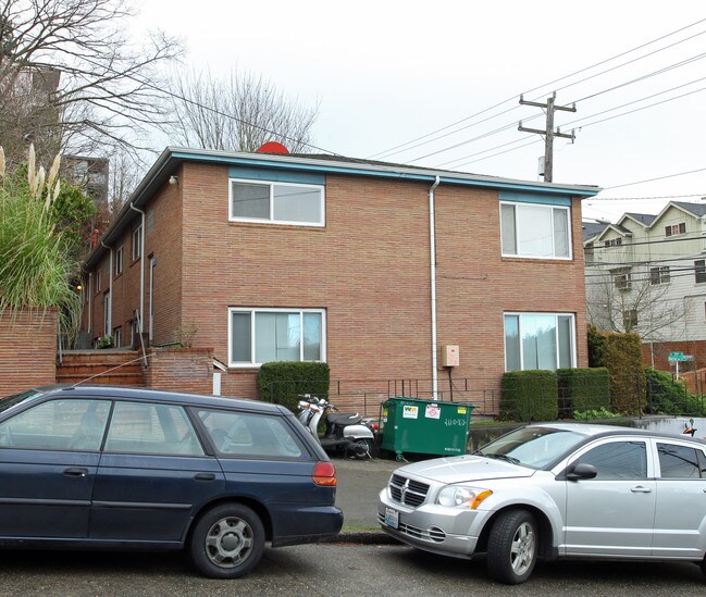 Shamrock Apartments in Seattle, WA - Building Photo - Building Photo