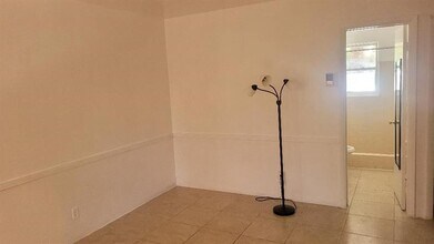 728 SE 19th Ave in Deerfield Beach, FL - Building Photo - Building Photo
