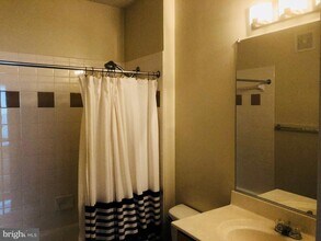 5136 Brittney Elyse Cir in Centreville, VA - Building Photo - Building Photo