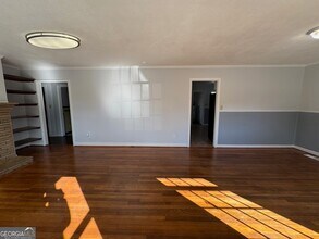 5026 Chamblee Tucker Rd in Tucker, GA - Foto de edificio - Building Photo