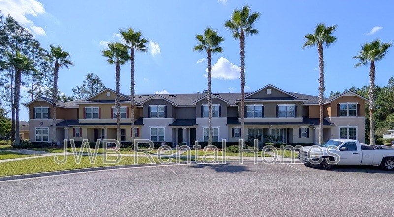 625 Oakleaf Plantation Pkwy in Orange Park, FL - Building Photo